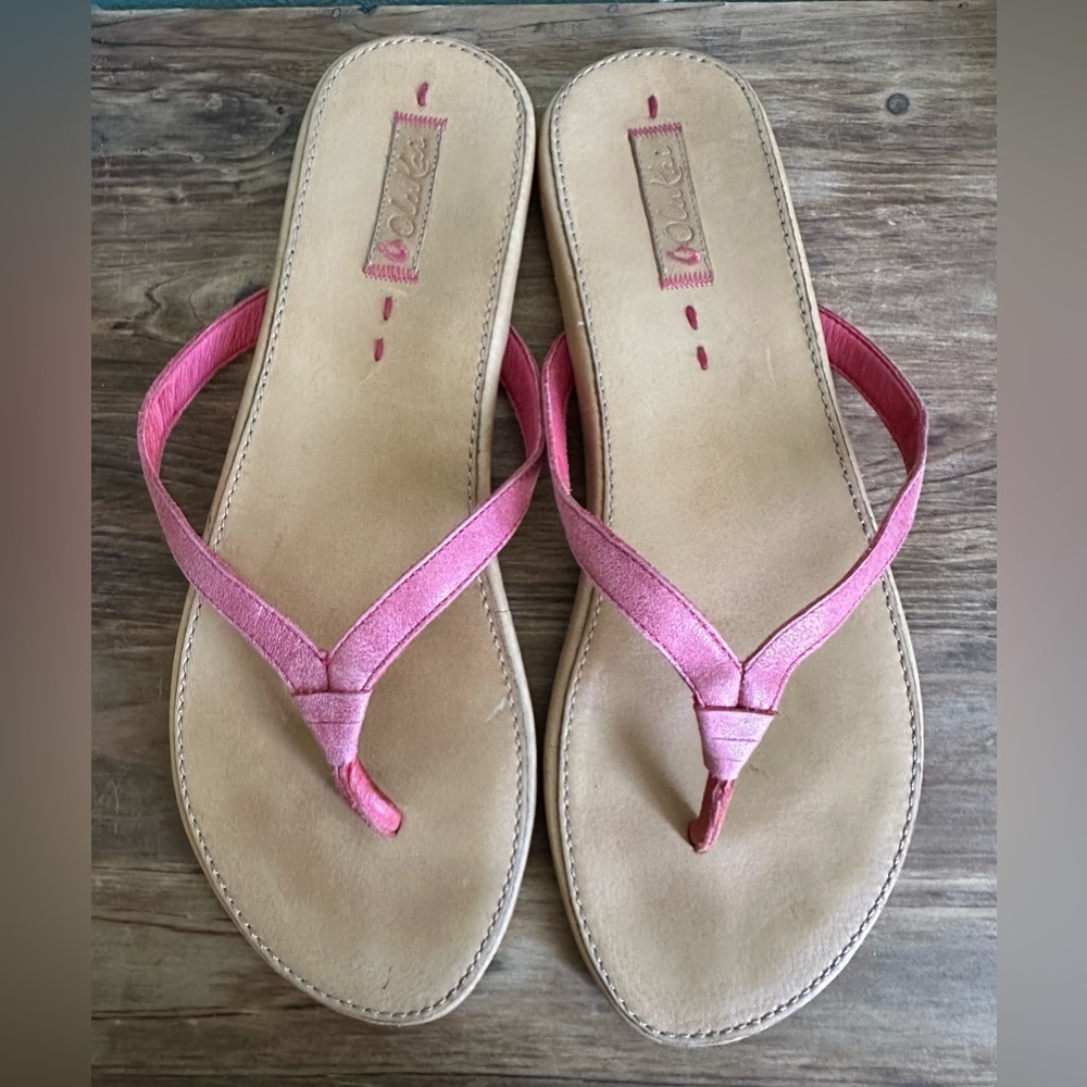 OluKai Women’s Hulali Red Pink Coral Leather Flip Flop Sandals Size 11 Beach EUC